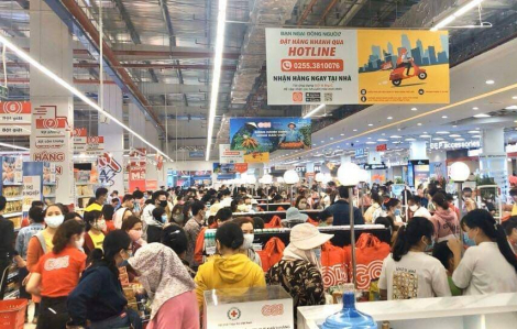 Giữa mùa dịch, siêu thị ở Quảng Ngãi ken đặc người trong ngày khai trương