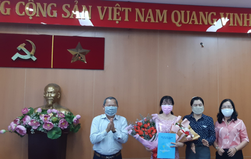 Trao quyết định chuẩn y tân chủ tịch Hội Liên hiệp Phụ nữ quận 12