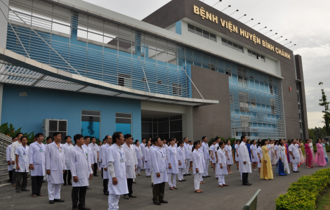 Kết quả COVID-19 âm tính lần 1, 53 y bác sĩ Bệnh viện huyện Bình Chánh kêu gọi mọi người đừng kỳ thị