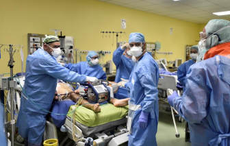 Bên trong bệnh viện điều trị COVID-19 ở Ý trông ra sao?