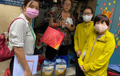 Mùa dịch bệnh, thăm hỏi các hộ nghèo