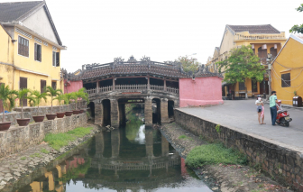 Quảng Nam tạm dừng đón mới khách du lịch, Đà Nẵng hạn chế người thăm bệnh