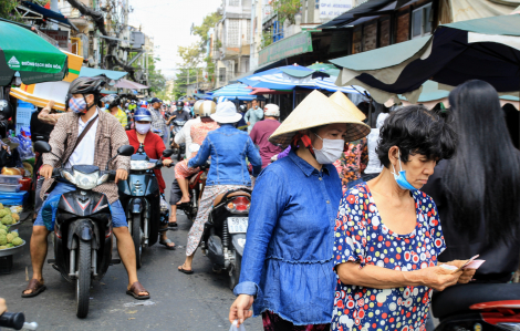 Cả Sài Gòn vắng lặng, trừ các… chợ dân sinh