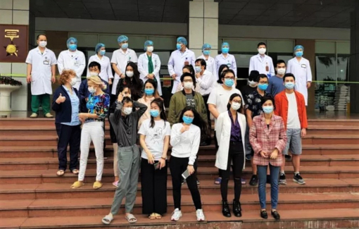 Bệnh nhân số 17 cùng 26 bệnh nhân khác mắc COVID-19 chính thức khỏi bệnh