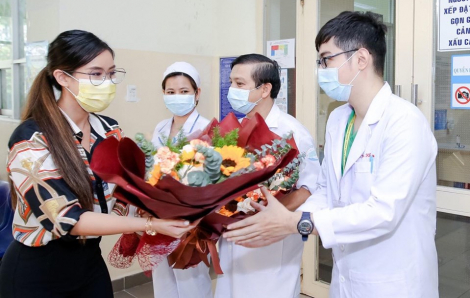 Cô gái mắc COVID-19, thuê chuyên cơ bay từ Anh về Việt Nam, được xuất viện