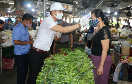 Kiểm điểm tập thể, cá nhân Phòng Kinh tế TP. Huế vì “rò rỉ” thông tin Huế cấm chợ