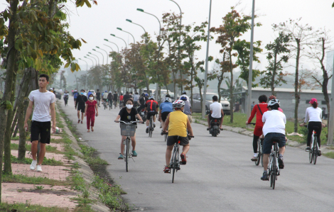 Hàng trăm người dân vẫn đi chơi, câu cá trong thời gian cách ly xã hội