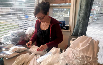 Phụ nữ gốc Việt âm thầm tham gia cuộc chiến chống COVID-19 ở Mỹ