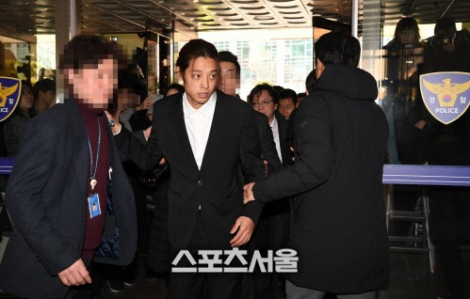 Khán giả nổi giận vì Jung Joon Young chỉ bị phạt tiền cho các tội danh mại dâm