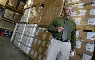 Mỹ vật vã chống dịch bằng khẩu trang mục và máy thở hỏng