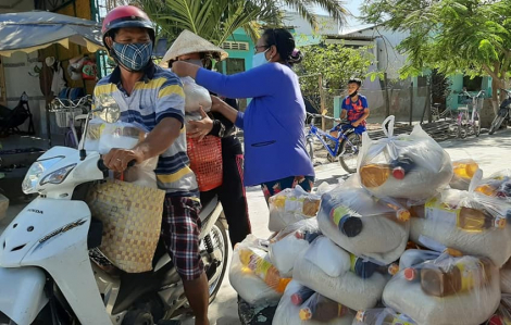 Chia khó với dân nghèo huyện đảo