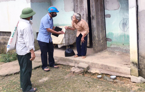 “Các chú chê bà nghèo, không cho bà ủng hộ chống dịch à”