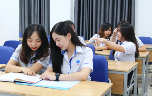 Nhiều trường đại học giảm học phí giúp sinh viên vượt qua dịch COVID-19