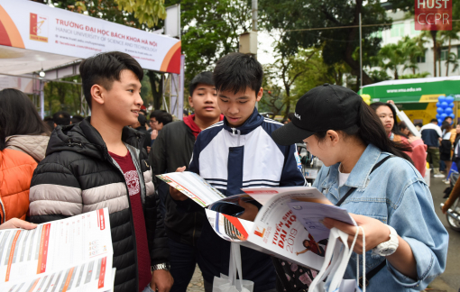 200 nghề đang chờ học sinh 12 khám phá qua điện thoại