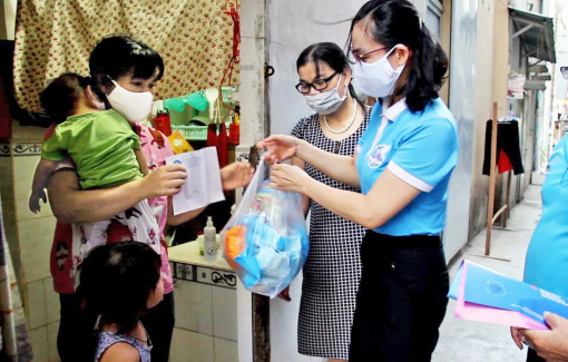 Nữ công nhân và nỗi niềm mùa đại dịch