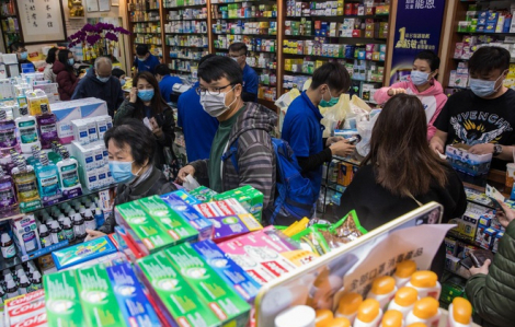 Người nước ngoài ở Hồng Kông ráo riết mua khẩu trang gửi về quê nhà