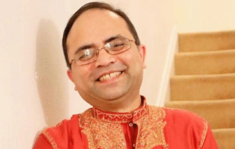 Bác sĩ Anh qua đời chỉ vài tuần sau khi cảnh báo chính phủ về tình trạng thiếu đồ bảo hộ