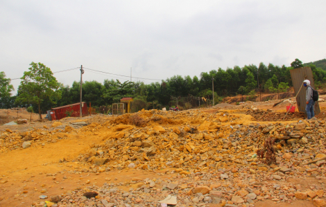Sau 2 năm doanh nghiệp khai thác lấy hàng tấn vàng bỏ đi, Bồng Miêu tan hoang vì vàng tặc