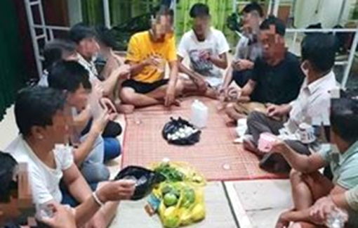 Gây rối vì không tìm được người đánh bài “giải trí” trong khu cách ly