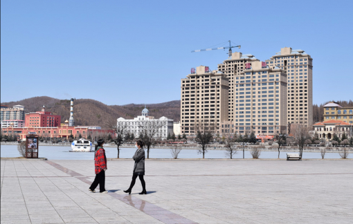 Trung Quốc siết chặt biên giới với Nga, cho phép thử nghiệm 2 loại vắc-xin chống virus corona trên người