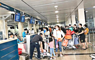 Hãng “tài lanh”, người mua vé máy bay ôm hận