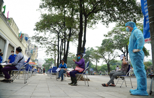 Đã xét nghiệm COVID-19 cho hơn 600 tiểu thương tại các chợ đầu mối ở Hà Nội