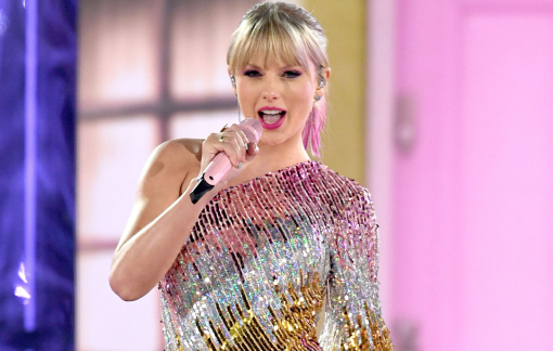 Taylor Swift huỷ hết lịch diễn trong năm 2020 vì COVID-19