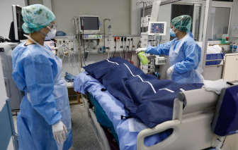 Đại dịch COVID-19: Lằn ranh giữa sự sống và cái chết trong phòng điều trị tích cực