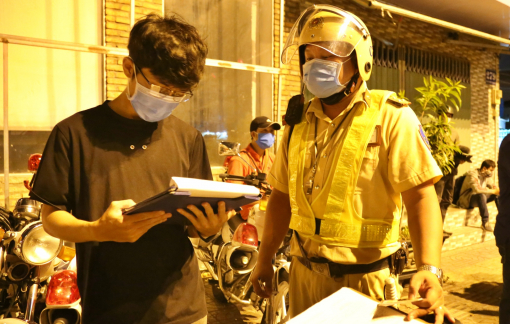 CSGT TPHCM đuổi bắt thanh niên chạy xe máy với tốc độ 140km/h