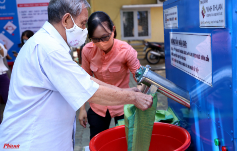 Hội Nhà báo TPHCM tặng 3 máy "ATM gạo"