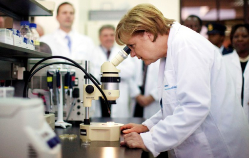 Thủ tướng Angela Merkel và chìa khóa thành công trong chống dịch COVID-19