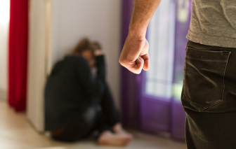 Nhật Bản: Bạo lực gia đình tăng trong mùa dịch