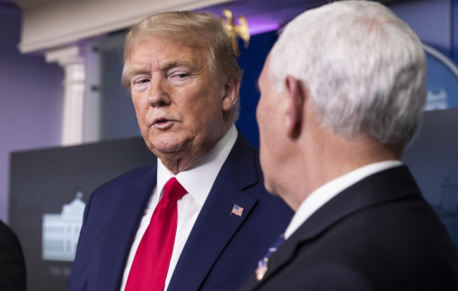 Mỹ ngừng cấp thẻ xanh nhập cư để tập trung đối phó với COVID-19