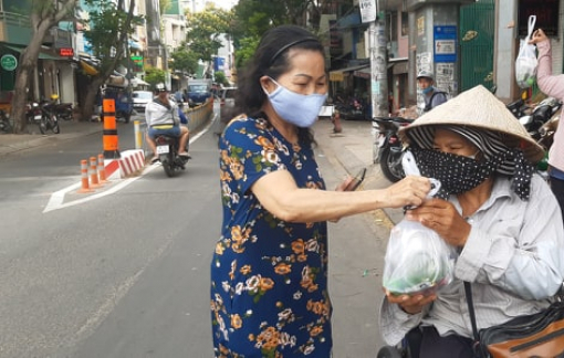 Thêm 8 địa chỉ trao cơm từ thiện đến ngày 26/4/2020