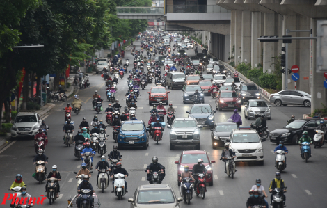 Hà Nội lại ùn tắc trong ngày làm việc đầu tiên sau thời gian cách ly