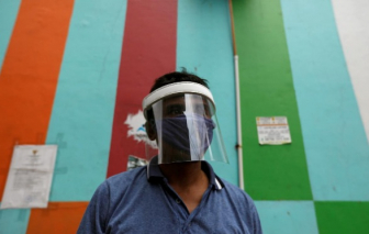 Indonesia hoãn dời thủ đô, ngừng giao thông đường biển và hàng không để chống dịch