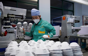 Thị trường vật tư y tế Trung Quốc: Vàng thau lẫn lộn, giá cả leo thang