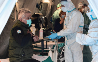 COVID-19 ngày 27/4: Ý lên kế hoạch nới hạn chế xã hội