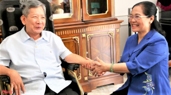 Lãnh đạo TPHCM thăm tướng lĩnh, Mẹ Việt Nam anh hùng, nhân sĩ trí thức