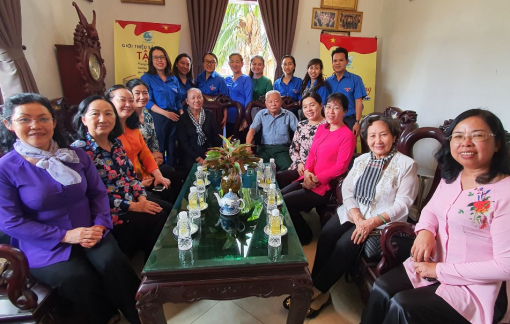 Dâng hương tưởng nhớ Má Rành và giao lưu cùng nhân chứng lịch sử
