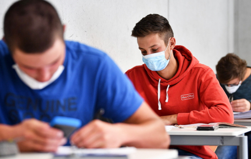 Nhiều quốc gia đứng trước áp lực gỡ bỏ giãn cách