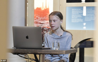 Greta Thunberg quyên góp 100.000 USD cho trẻ em trong đại dịch