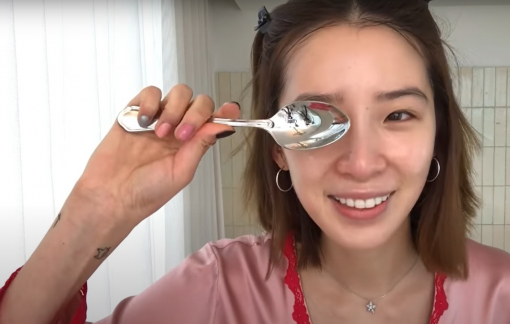 Clip: Irene Kim bật mí cách làm da căng bóng bằng muỗng