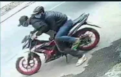 Truy bắt 2 thanh niên dùng búa, mã tấu và bình xịt hơi cay cướp tiệm vàng ở TPHCM