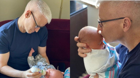 Nước mắt hạnh phúc của người cha đồng tính khi chào đón con trai đầu lòng ở tuổi 52