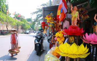 Phố lồng đèn nổi tiếng ở Huế ế đến không ngờ trong mùa Phật đản