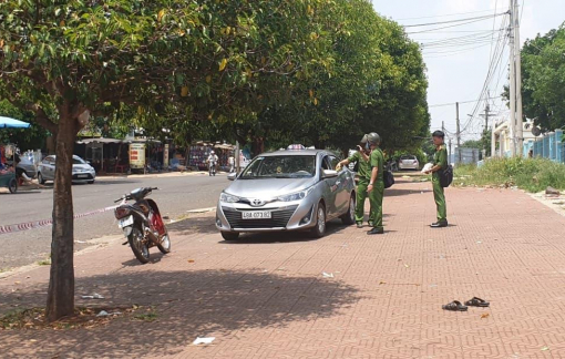 Mẫu thuẫn trong lúc đón khách, 1 tài xế taxi bị đâm tử vong