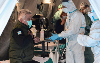 COVID-19 ngày 5/5: Hơn 250.000 người chết trên toàn thế giới, Mỹ cho phép tụ tập ngoài trời 20 người