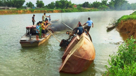 Dân "dàn trận" chống sa tặc, chính quyền ở đâu?