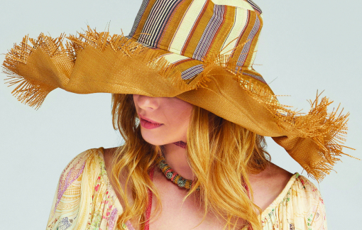 Mượn thế giới cỏ hoa để quên thực tại xấu xí